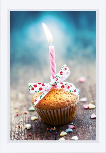 Neutrale Fotokarte mit Cupcake und Kerze